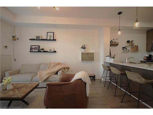 519-101 Shoreview Place, Hamilton, ON - Indoor Photo Showing Living Room