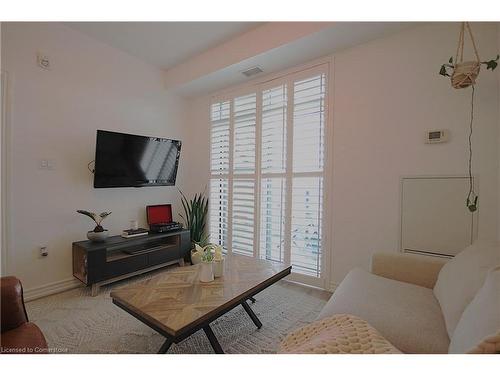 519-101 Shoreview Place, Hamilton, ON - Indoor Photo Showing Living Room