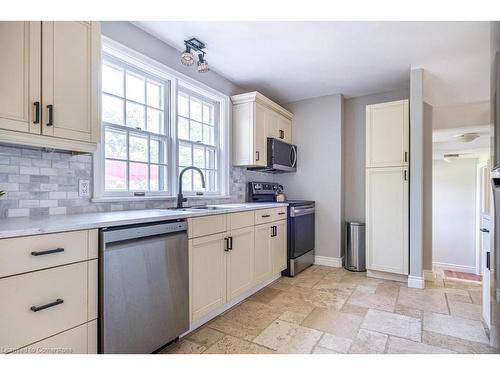 58 Hillcrest Avenue, Hamilton, ON - Indoor Photo Showing Kitchen