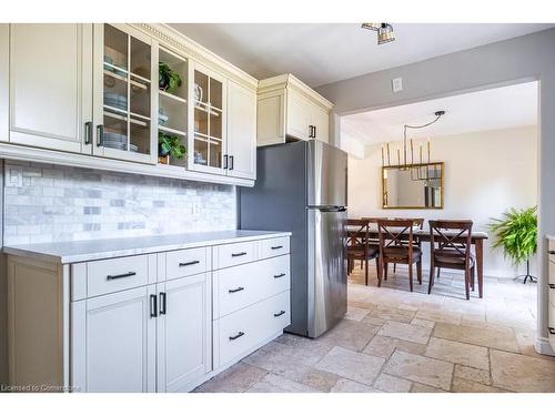 58 Hillcrest Avenue, Hamilton, ON - Indoor Photo Showing Kitchen