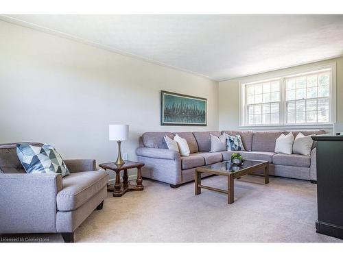 58 Hillcrest Avenue, Hamilton, ON - Indoor Photo Showing Living Room