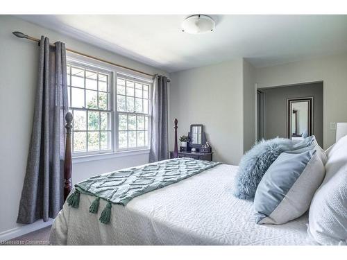 58 Hillcrest Avenue, Hamilton, ON - Indoor Photo Showing Bedroom