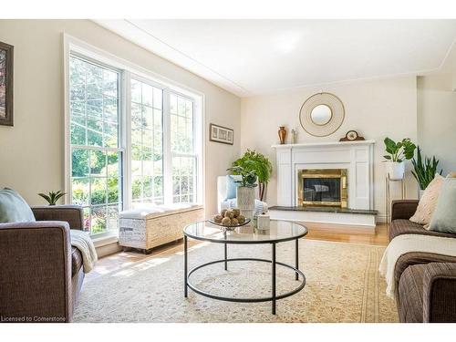 58 Hillcrest Avenue, Hamilton, ON - Indoor Photo Showing Living Room With Fireplace