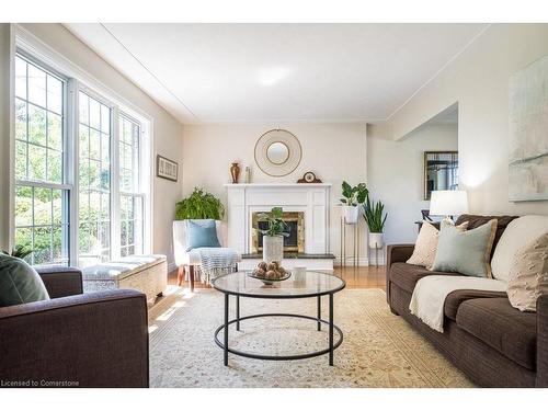 58 Hillcrest Avenue, Hamilton, ON - Indoor Photo Showing Living Room With Fireplace