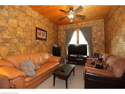 443 Cannon Street E, Hamilton, ON - Indoor Photo Showing Living Room