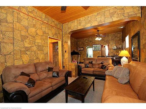 443 Cannon Street E, Hamilton, ON - Indoor Photo Showing Living Room