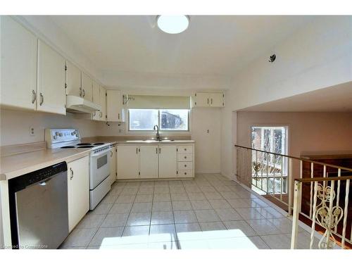 69 San Francisco Avenue, Hamilton, ON - Indoor Photo Showing Kitchen