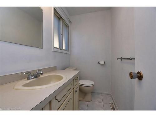 69 San Francisco Avenue, Hamilton, ON - Indoor Photo Showing Bathroom