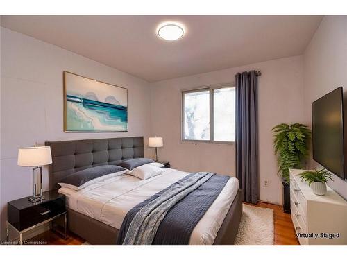 69 San Francisco Avenue, Hamilton, ON - Indoor Photo Showing Bedroom