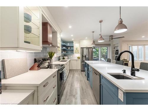 270 Rowntree Drive, Hamilton, ON - Indoor Photo Showing Kitchen With Upgraded Kitchen