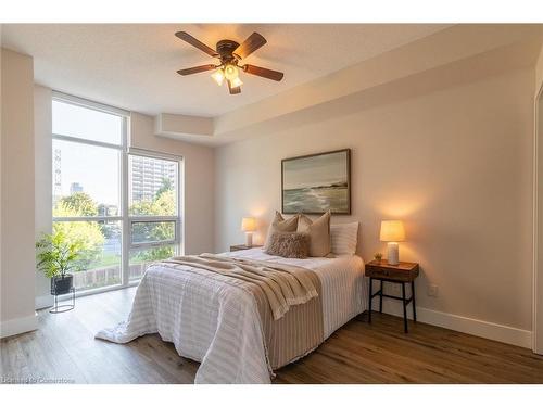 315-551 Maple Avenue, Burlington, ON - Indoor Photo Showing Bedroom