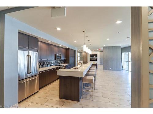 315-551 Maple Avenue, Burlington, ON - Indoor Photo Showing Kitchen With Upgraded Kitchen