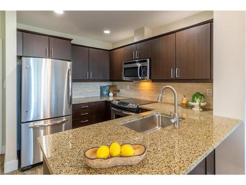 315-551 Maple Avenue, Burlington, ON - Indoor Photo Showing Kitchen With Upgraded Kitchen