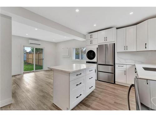 306 Paling Avenue, Hamilton, ON - Indoor Photo Showing Kitchen