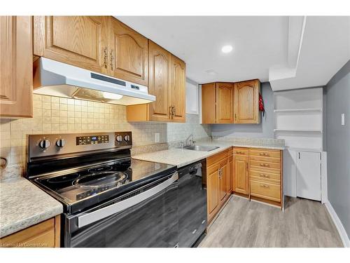 306 Paling Avenue, Hamilton, ON - Indoor Photo Showing Kitchen