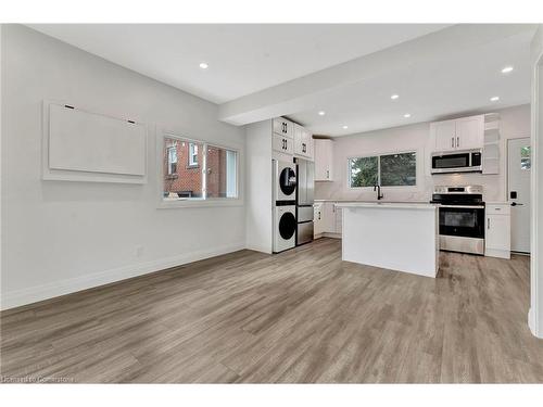 306 Paling Avenue, Hamilton, ON - Indoor Photo Showing Kitchen