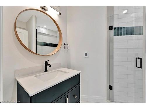 306 Paling Avenue, Hamilton, ON - Indoor Photo Showing Bathroom