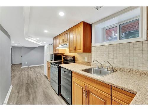 306 Paling Avenue, Hamilton, ON - Indoor Photo Showing Kitchen