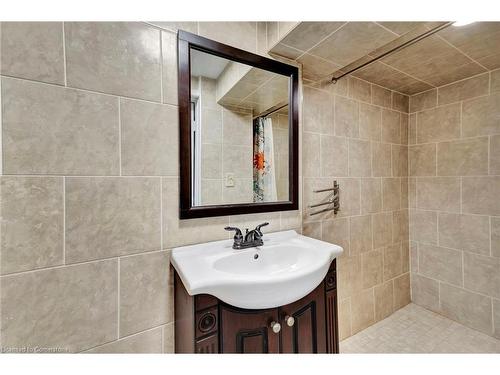 306 Paling Avenue, Hamilton, ON - Indoor Photo Showing Bathroom