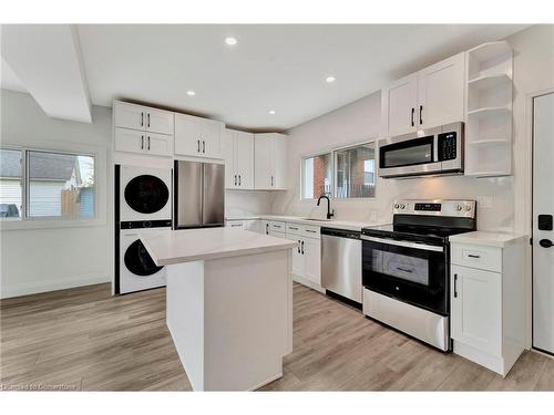 306 Paling Avenue, Hamilton, ON - Indoor Photo Showing Kitchen