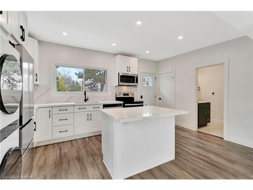 306 Paling Avenue, Hamilton, ON - Indoor Photo Showing Kitchen With Upgraded Kitchen