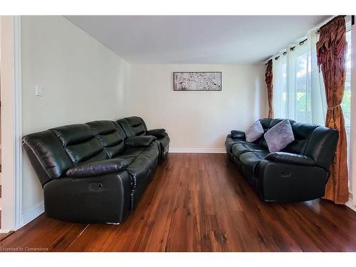 B59-25 Britten Close, Hamilton, ON - Indoor Photo Showing Living Room