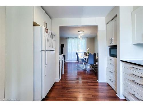 B59-25 Britten Close, Hamilton, ON - Indoor Photo Showing Kitchen