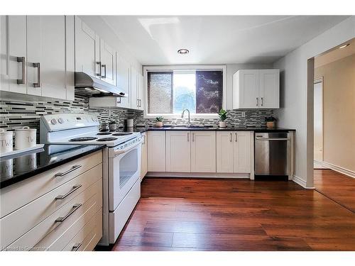 B59-25 Britten Close, Hamilton, ON - Indoor Photo Showing Kitchen