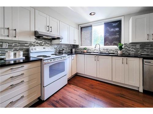 B59-25 Britten Close, Hamilton, ON - Indoor Photo Showing Kitchen