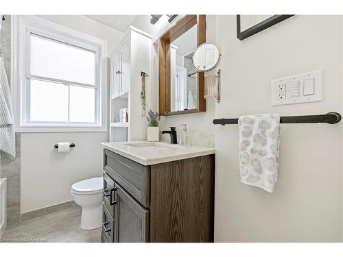 298 Homewood Avenue, Hamilton, ON - Indoor Photo Showing Bathroom