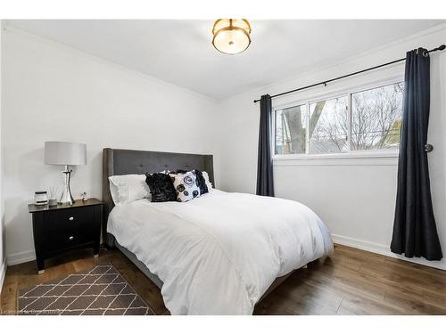 298 Homewood Avenue, Hamilton, ON - Indoor Photo Showing Bedroom