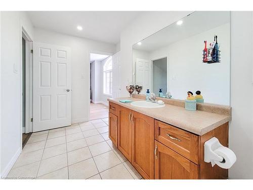 55 Alexsia Court, Hamilton, ON - Indoor Photo Showing Bathroom