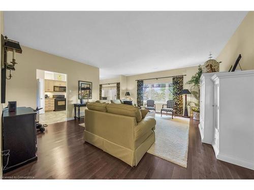 2-61 Cloverleaf Drive, Ancaster, ON - Indoor Photo Showing Living Room