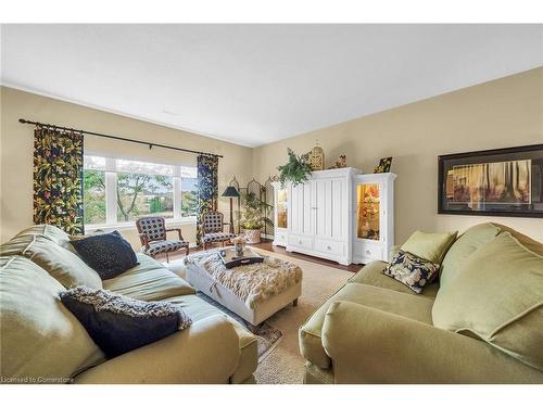 2-61 Cloverleaf Drive, Ancaster, ON - Indoor Photo Showing Living Room