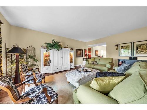 2-61 Cloverleaf Drive, Ancaster, ON - Indoor Photo Showing Living Room