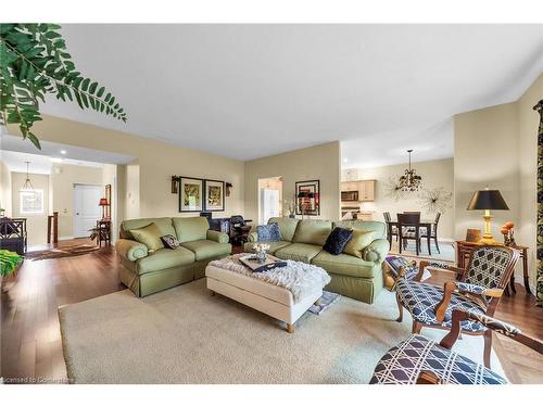 2-61 Cloverleaf Drive, Ancaster, ON - Indoor Photo Showing Living Room