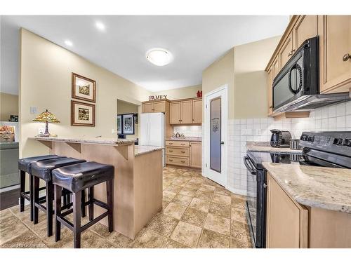 2-61 Cloverleaf Drive, Ancaster, ON - Indoor Photo Showing Kitchen