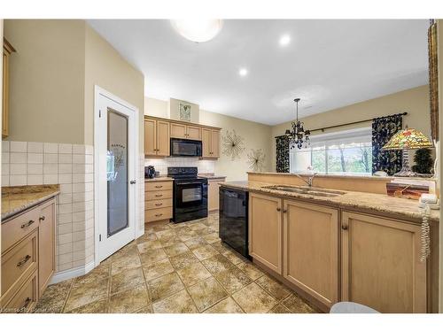 2-61 Cloverleaf Drive, Ancaster, ON - Indoor Photo Showing Kitchen