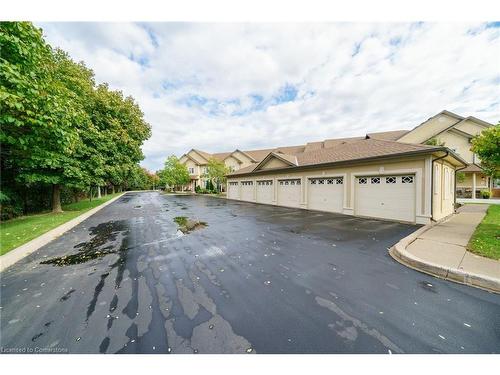 2-61 Cloverleaf Drive, Ancaster, ON - Outdoor