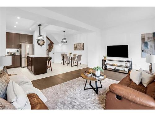 4165 Cassandra Drive, Beamsville, ON - Indoor Photo Showing Living Room