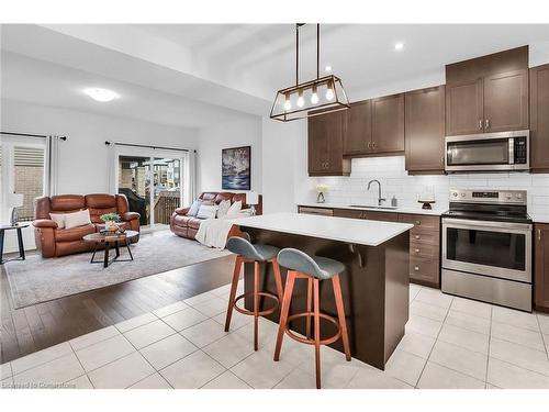 4165 Cassandra Drive, Beamsville, ON - Indoor Photo Showing Kitchen