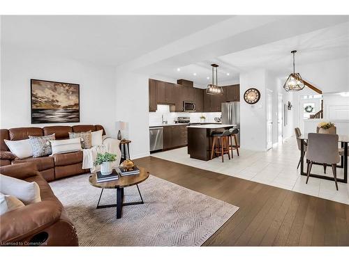 4165 Cassandra Drive, Beamsville, ON - Indoor Photo Showing Living Room