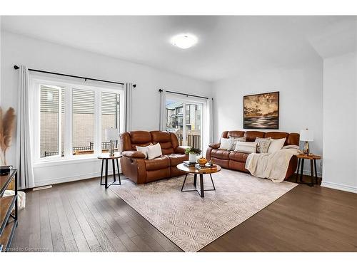 4165 Cassandra Drive, Beamsville, ON - Indoor Photo Showing Living Room