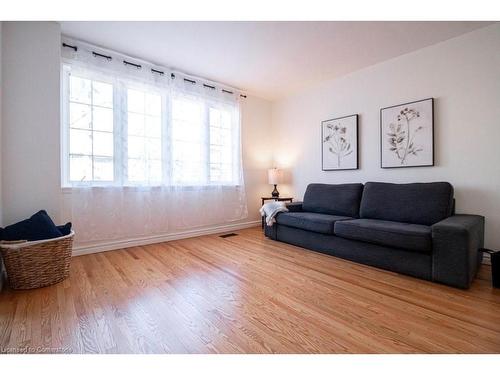 325 Hunter Street W, Hamilton, ON - Indoor Photo Showing Living Room