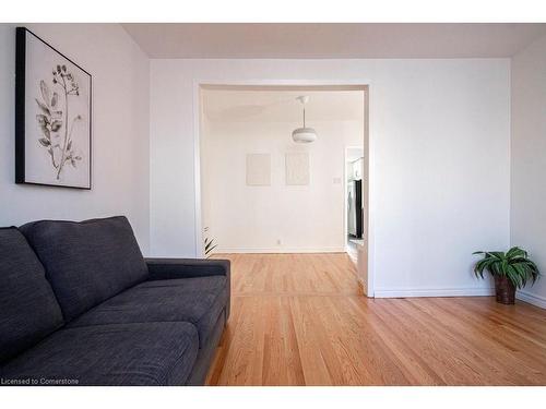 325 Hunter Street W, Hamilton, ON - Indoor Photo Showing Living Room