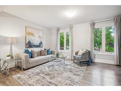 21-130 Livingston Avenue, Grimsby, ON - Indoor Photo Showing Living Room