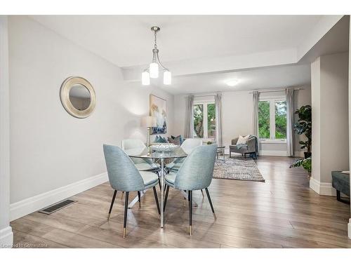 21-130 Livingston Avenue, Grimsby, ON - Indoor Photo Showing Dining Room