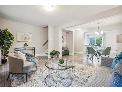 21-130 Livingston Avenue, Grimsby, ON - Indoor Photo Showing Living Room