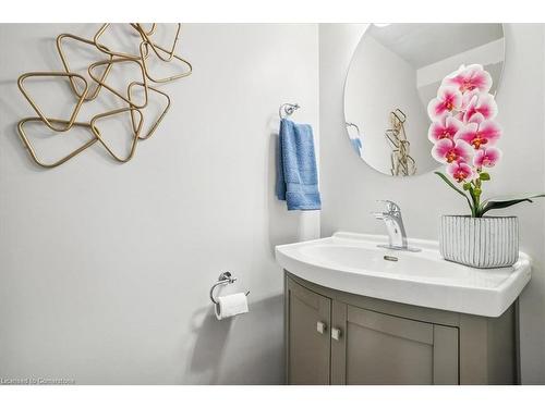 21-130 Livingston Avenue, Grimsby, ON - Indoor Photo Showing Bathroom