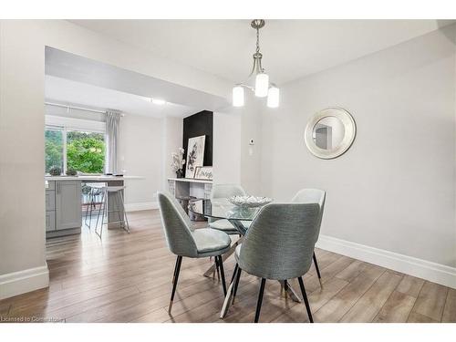 21-130 Livingston Avenue, Grimsby, ON - Indoor Photo Showing Dining Room